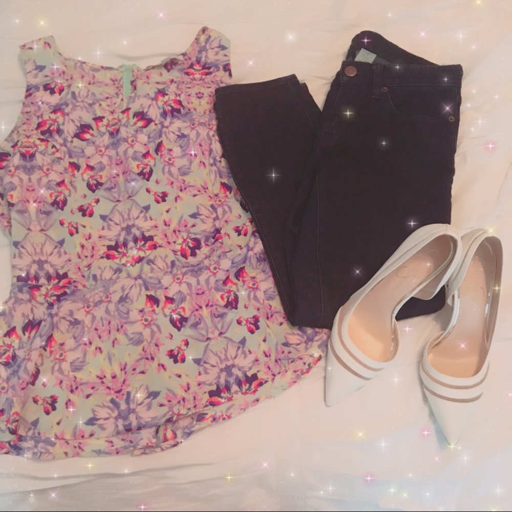 Olive & Oak Sleeveless Floral Peplum Shirt